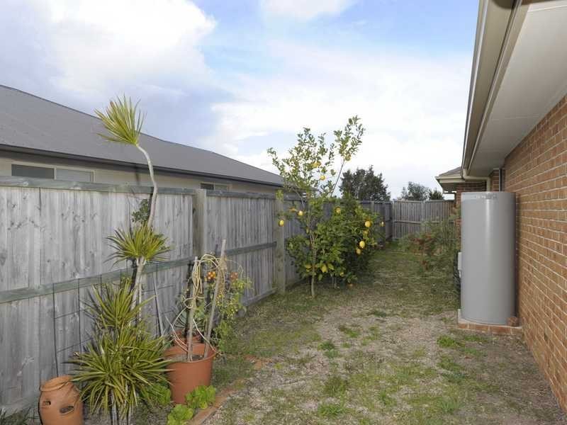 33 Broughton Circuit, Tanilba Bay NSW 2319
