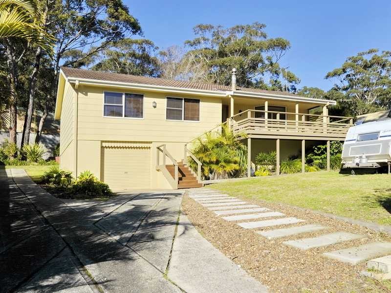 8 Ocean Beach Road, Shoal Bay NSW 2315