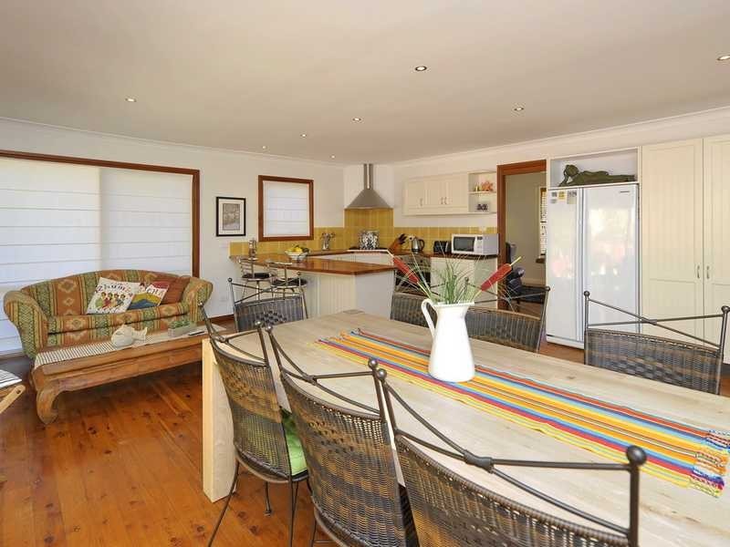 8 Ocean Beach Road, Shoal Bay NSW 2315