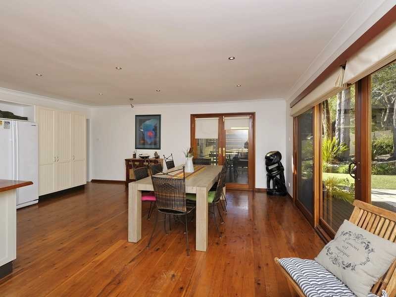 8 Ocean Beach Road, Shoal Bay NSW 2315