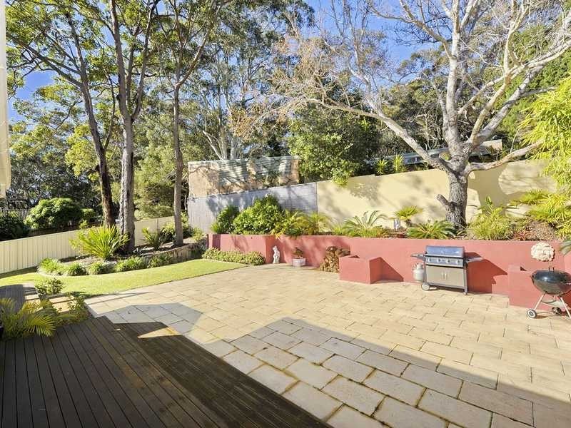 8 Ocean Beach Road, Shoal Bay NSW 2315