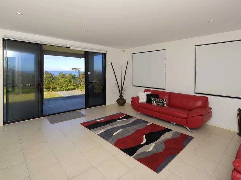 8 Tomaree Crescent, Boat Harbour NSW 2316