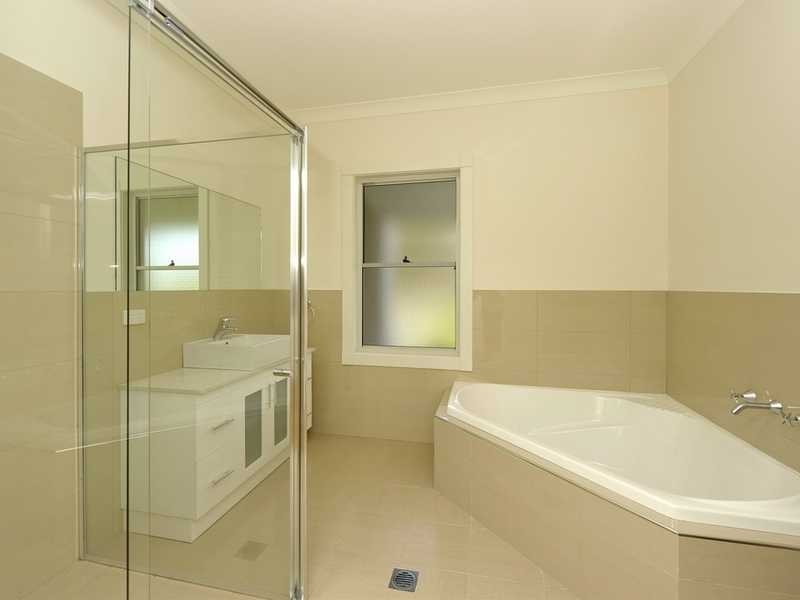 18 Reflections Drive, One Mile NSW 2316