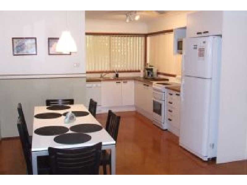 17 Ocean Beach Road, Shoal Bay NSW 2315