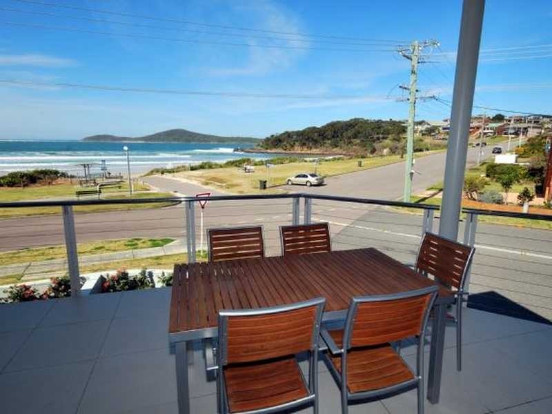 2/2 Boulder Bay Road, Fingal Bay NSW 2315