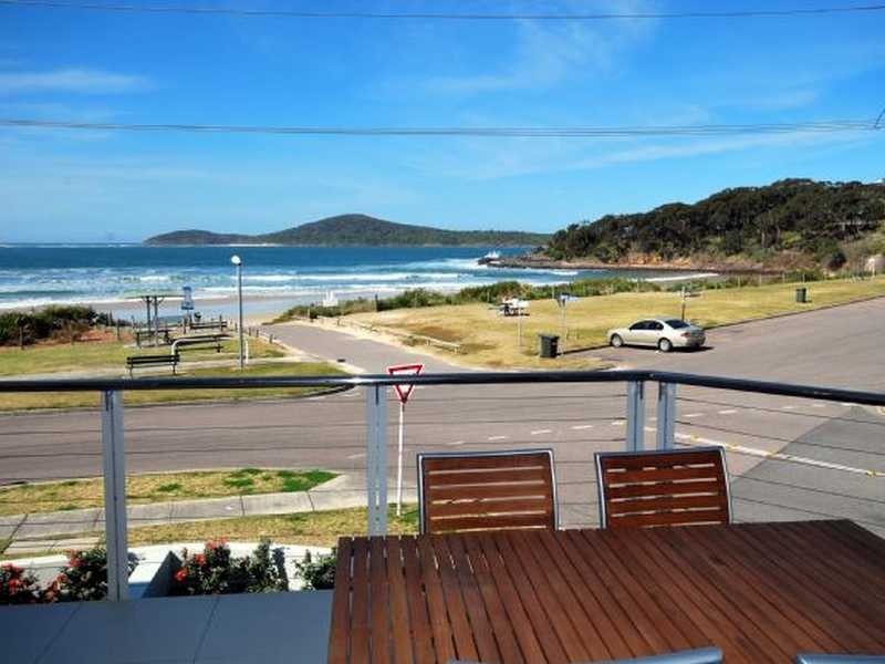 2/2 Boulder Bay Road, Fingal Bay NSW 2315