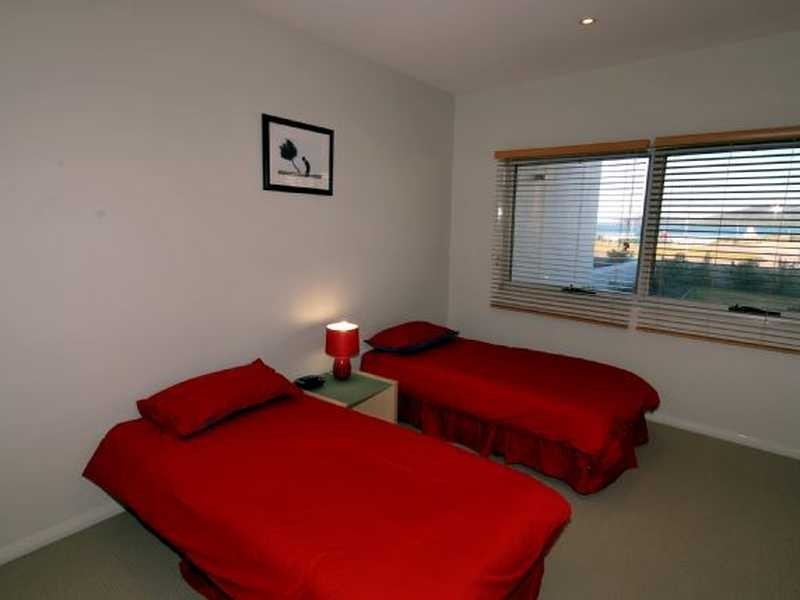 2/2 Boulder Bay Road, Fingal Bay NSW 2315