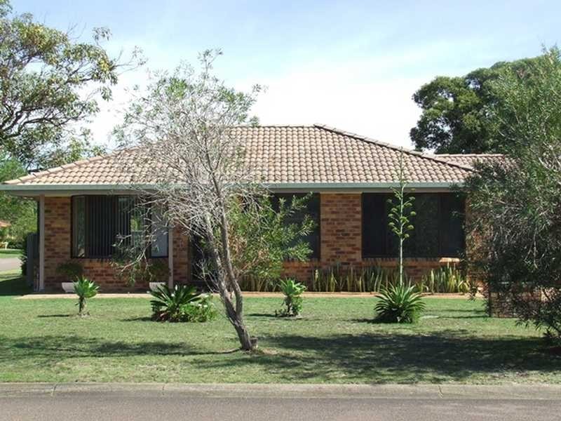 1/4 Whitesands Road, Fingal Bay NSW 2315