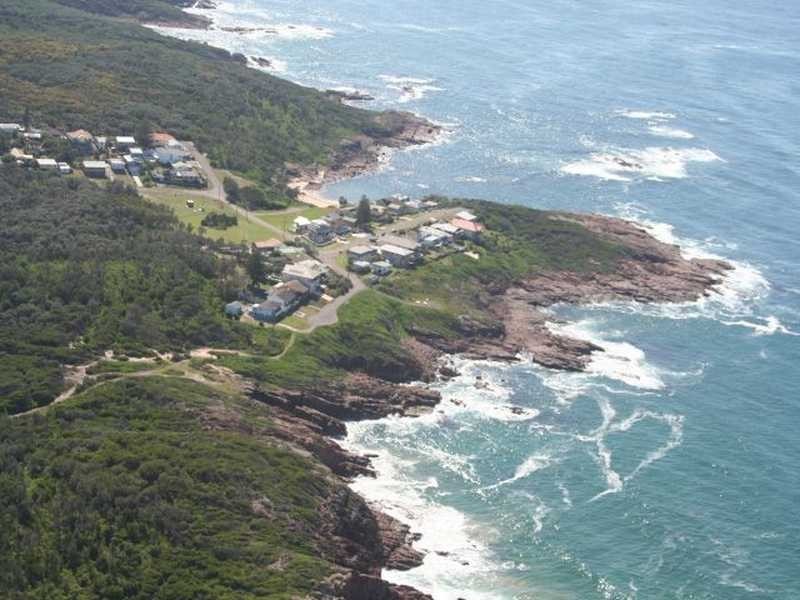 10 Ocean St, Fishermans Bay NSW 2316