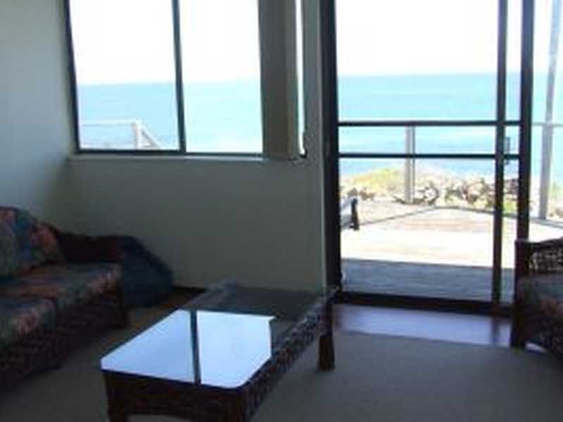 10 Ocean St, Fishermans Bay NSW 2316