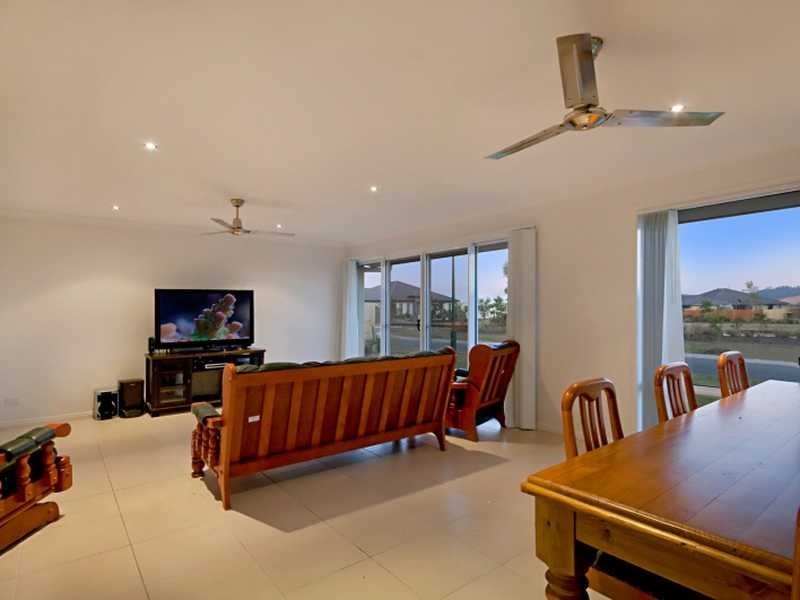 13 Beethoven Circuit, Sippy Downs QLD 4556