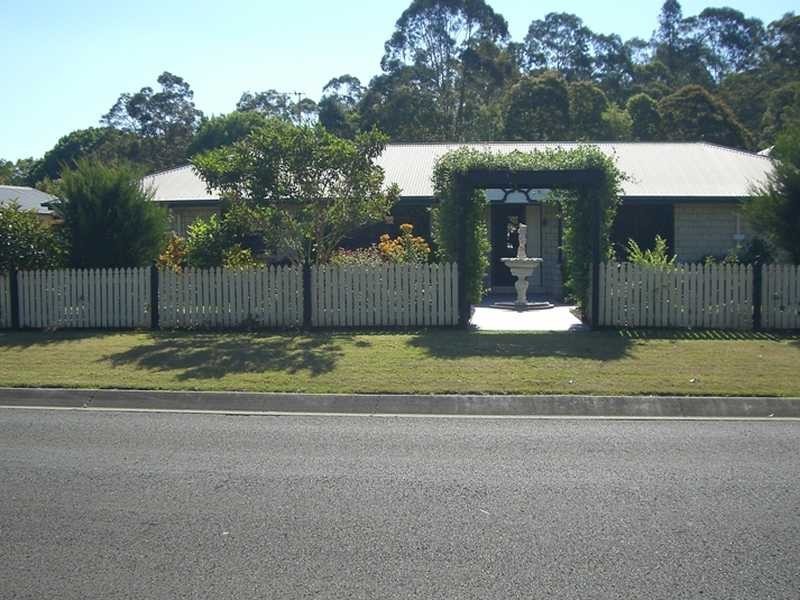 6 Forsyth Place, Mooloolah Valley QLD 4553