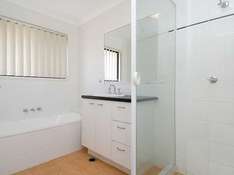 6 Pembroke Crescent, Sippy Downs QLD 4556