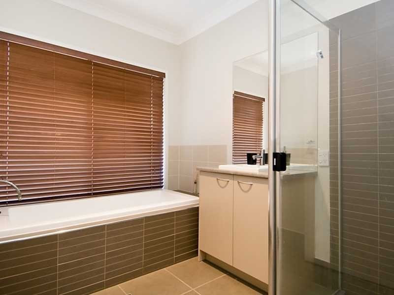 7 CEDARFIELD CR, Sippy Downs QLD 4556