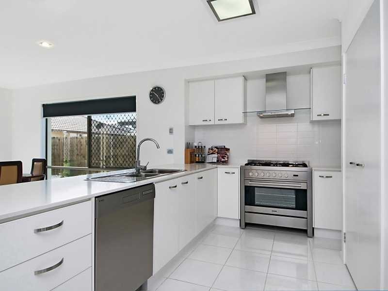 10 Clarence Place, Sippy Downs QLD 4556