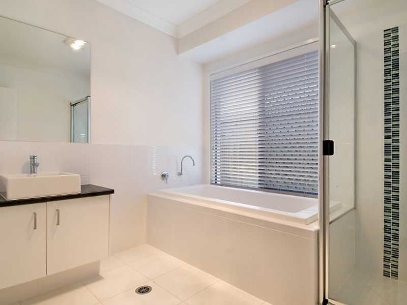 10 Clarence Place, Sippy Downs QLD 4556