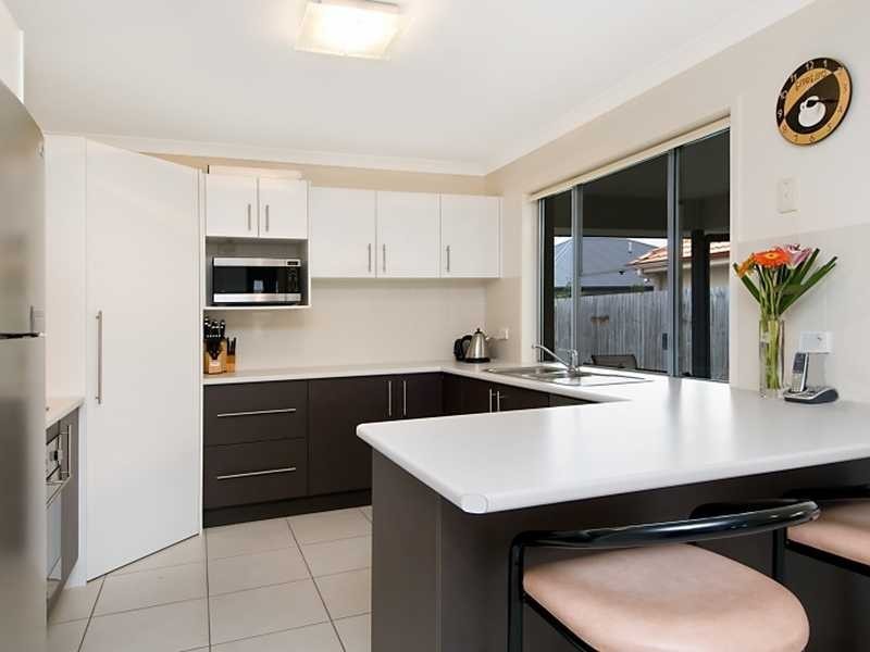 6 Burrows St, Sippy Downs QLD 4556