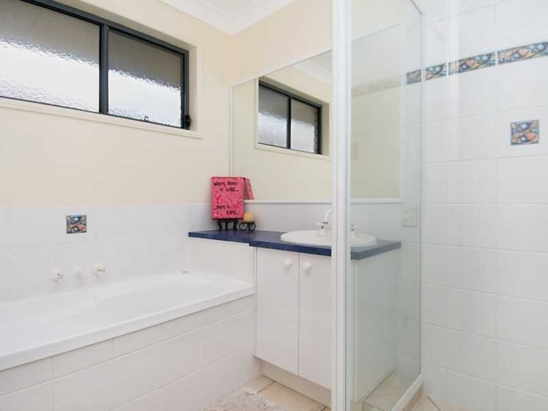 1 CONSTANCE LA, Sippy Downs QLD 4556