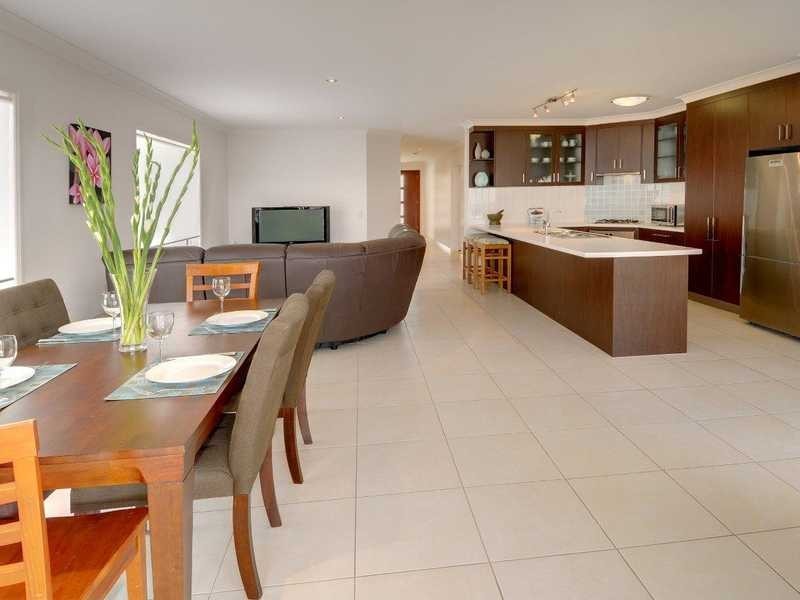 8 BURROWS ST, Sippy Downs QLD 4556