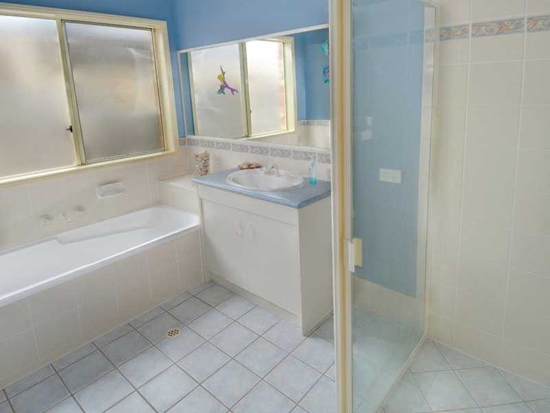 16 CHESTERTON CR, Sippy Downs QLD 4556