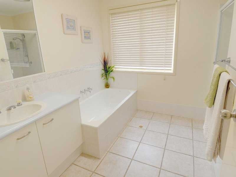 8 Beaverbrook Cct, Sippy Downs QLD 4556