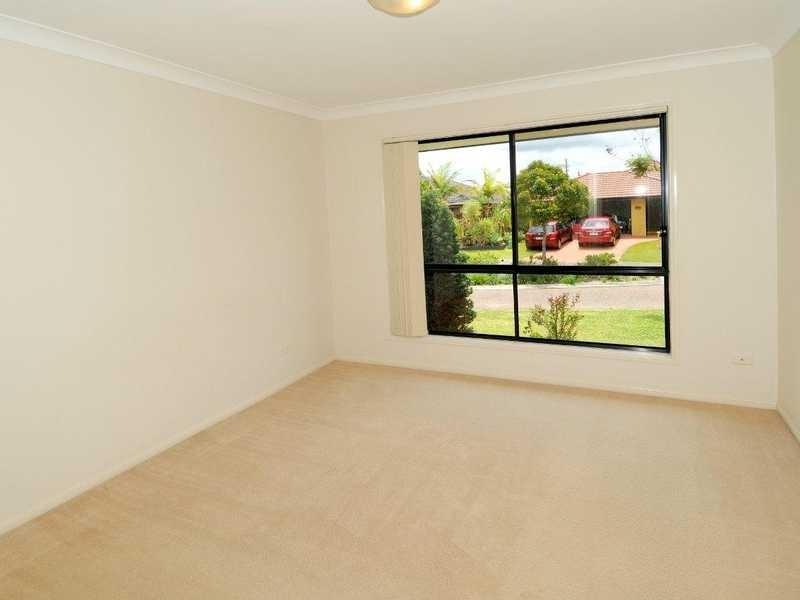 9 LINACRE ST, Sippy Downs QLD 4556