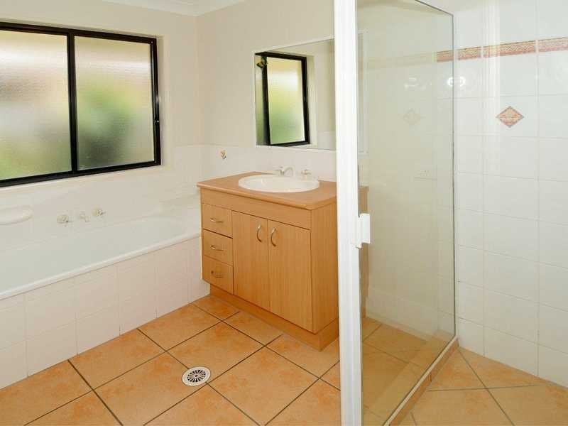 9 LINACRE ST, Sippy Downs QLD 4556