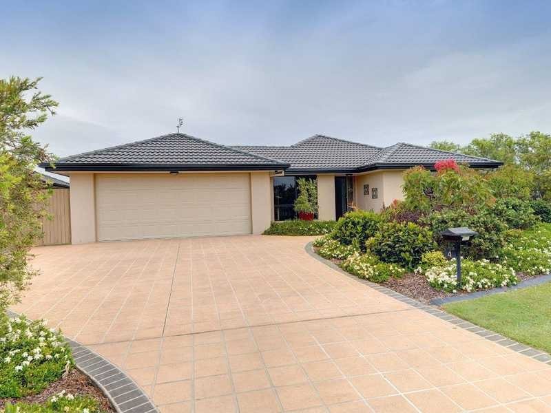 4 WELLMAN CR, Sippy Downs QLD 4556