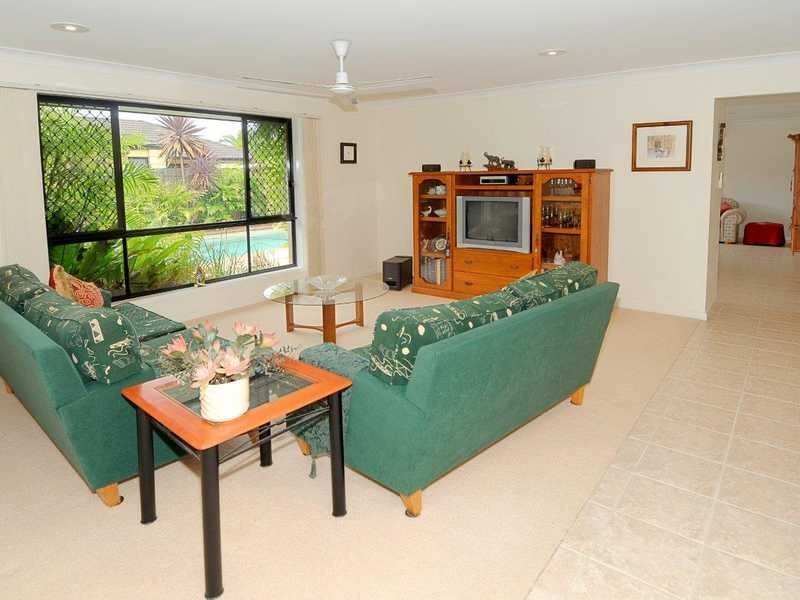 4 WELLMAN CR, Sippy Downs QLD 4556