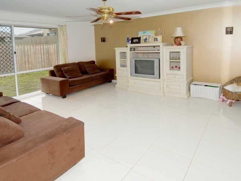 6 DERWENT ST, Sippy Downs QLD 4556