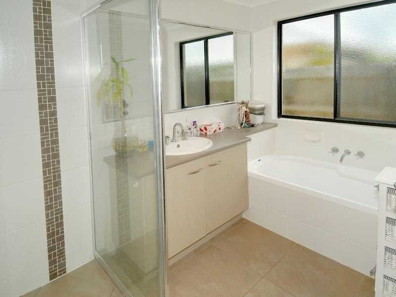 4 Alpinia Street, Sippy Downs QLD 4556