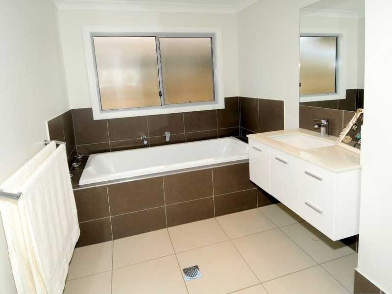 6 White Oak Street, Sippy Downs QLD 4556