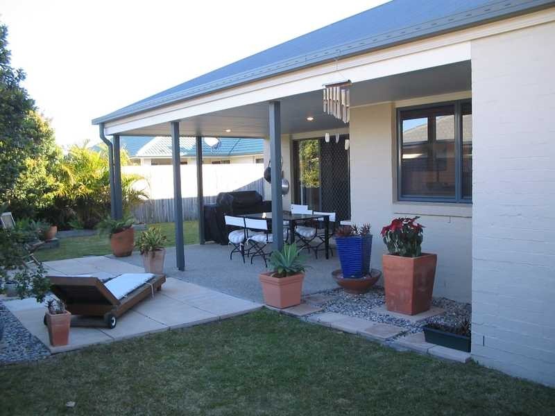 8 Pembroke Crescent, Sippy Downs QLD 4556