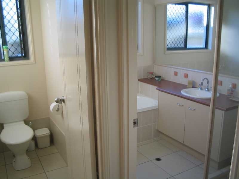 8 Pembroke Crescent, Sippy Downs QLD 4556