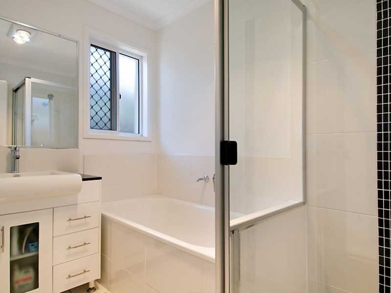 8 Rollins Street, Sippy Downs QLD 4556