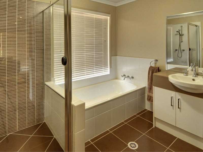 27 Riveroak Way, Sippy Downs QLD 4556