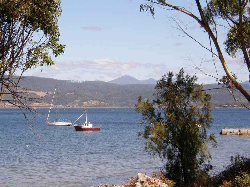Deep Bay TAS 7112