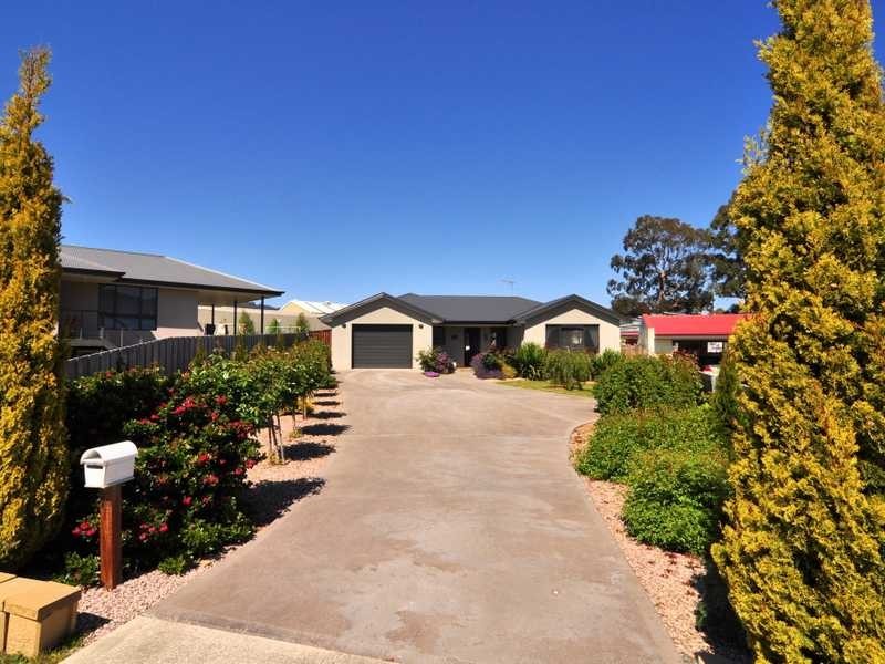 7 Pear Tree Close, Huonville TAS 7109