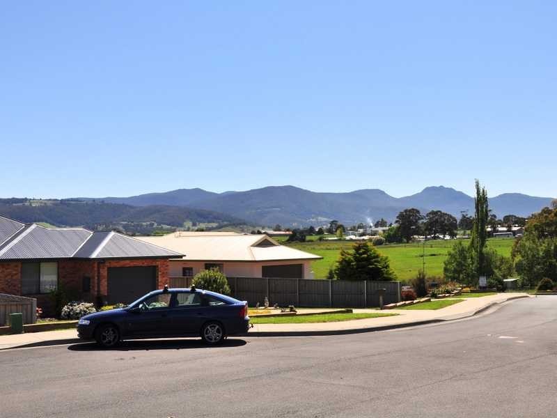 7 Pear Tree Close, Huonville TAS 7109