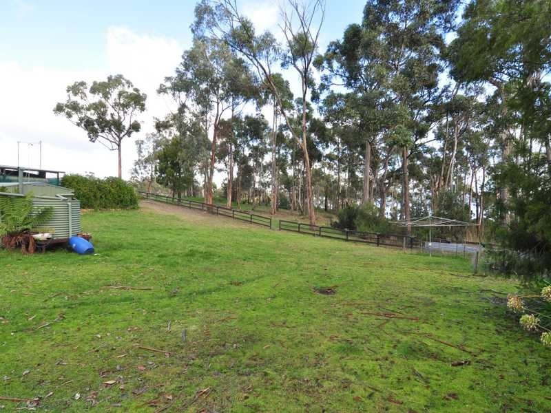 35 Sandrock Loop, Abels Bay TAS 7112