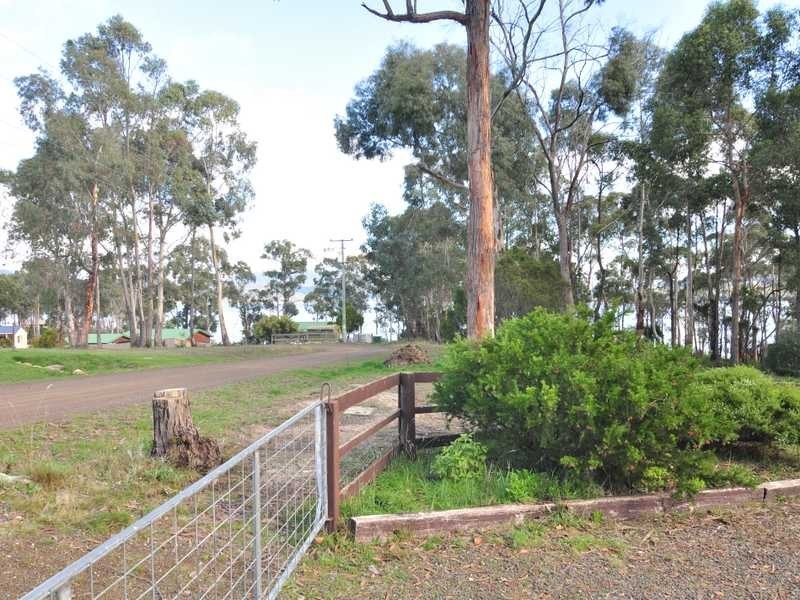 35 Sandrock Loop, Abels Bay TAS 7112