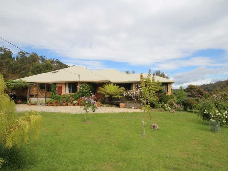 8 Gordons Road, Gardners Bay TAS 7112