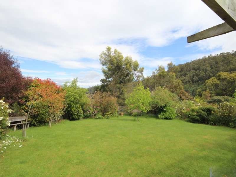8 Gordons Road, Gardners Bay TAS 7112