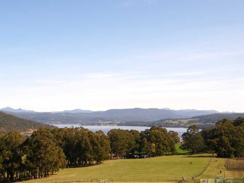 Deep Bay TAS 7112