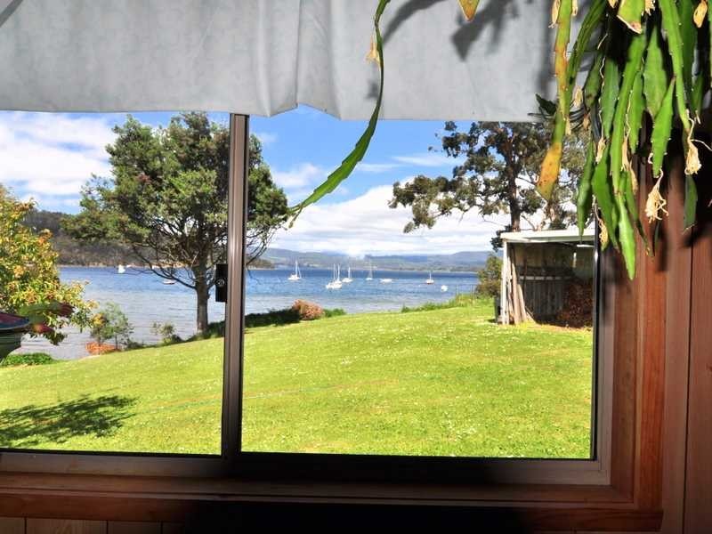 Deep Bay TAS 7112