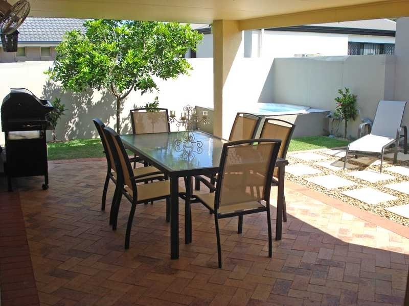 Sandstone Point QLD 4511