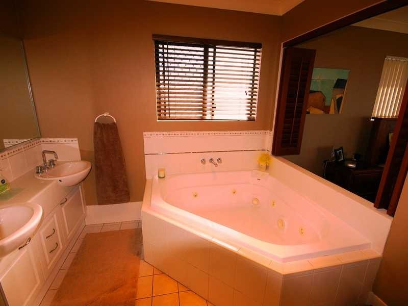 10 Barklya Crescent, Bribie Island QLD 4507