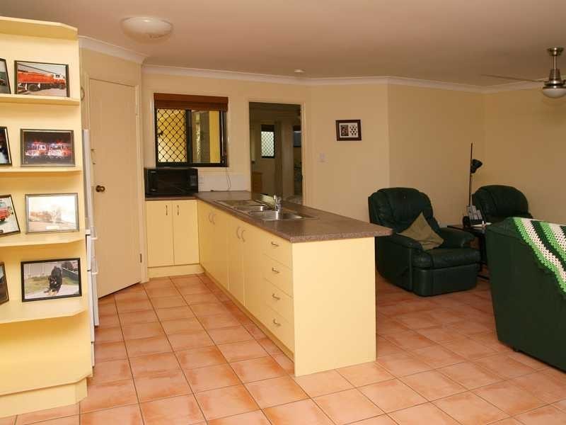 9 Sunbrite Court, Sandstone Point QLD 4511