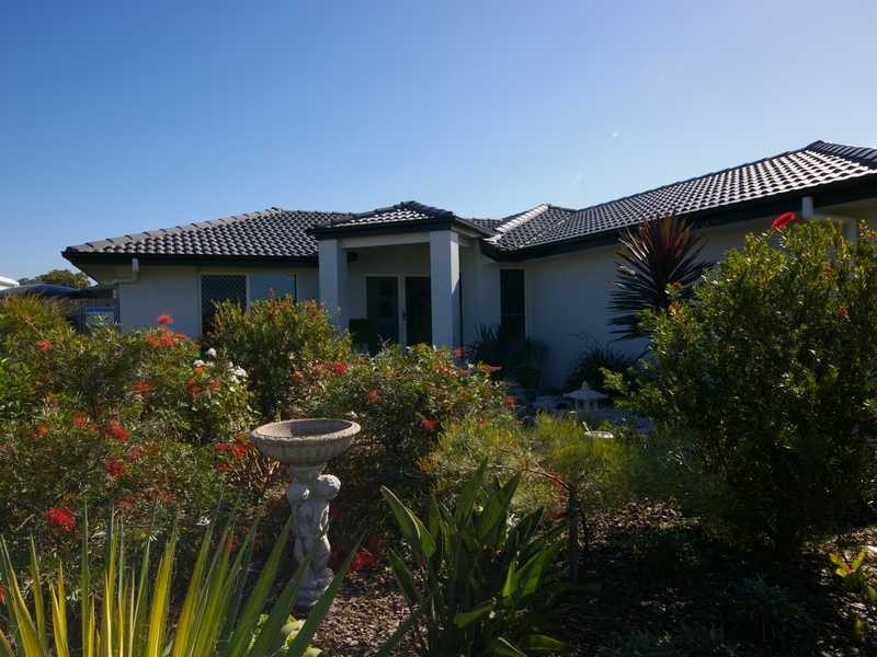 2 Bronte Place, Sandstone Point QLD 4511