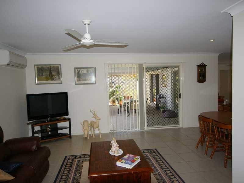 2 Bronte Place, Sandstone Point QLD 4511